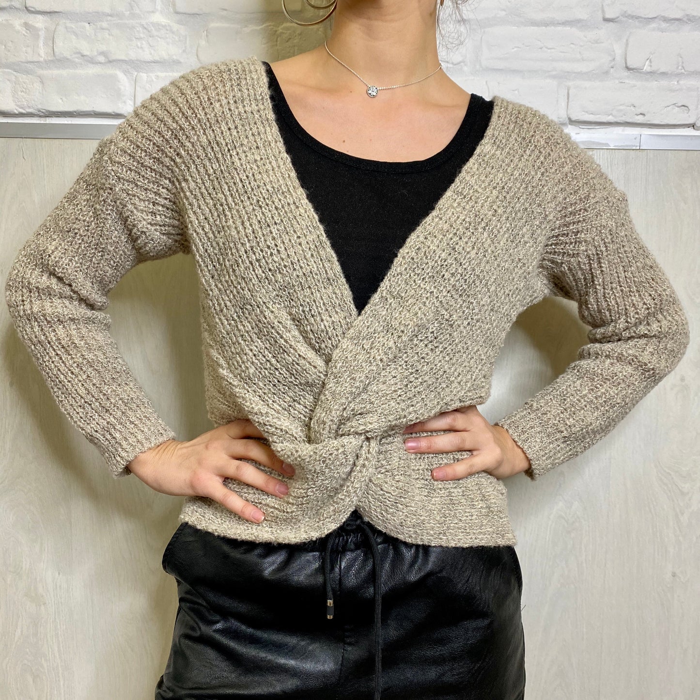 Maglione in lana con dettaglio a nodo tortora Penelope Milano