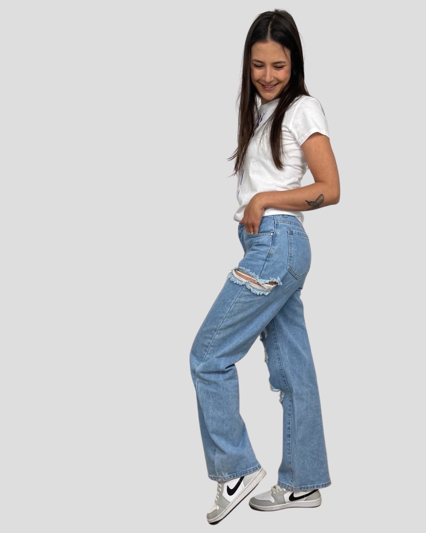 Jeans wide leg con strappo